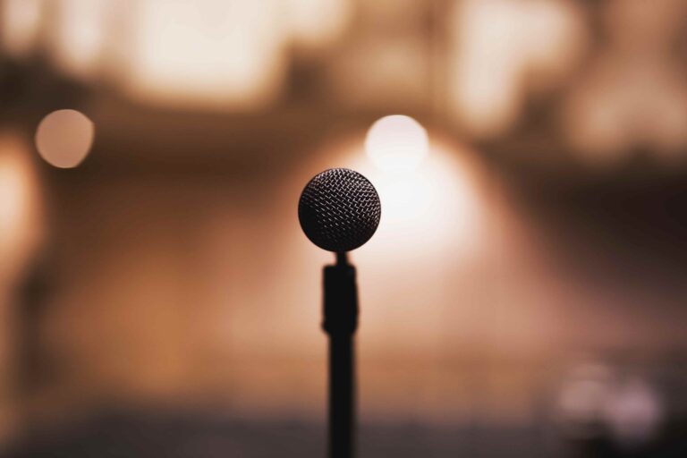 mic-stand-microphone